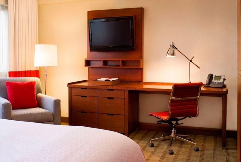 โฟร์ พอยต์ บาย เชอราตัน มิดแลนด์ Hotel ภายนอก รูปภาพ